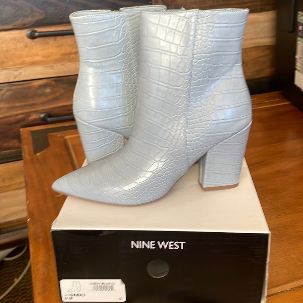 Nine West NWT Booties Size 8